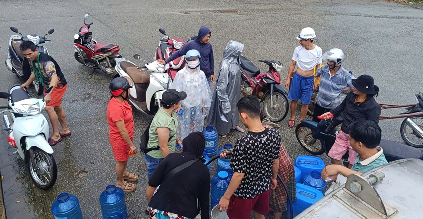 HueWACO provides mobile water supply for flood-affected residents