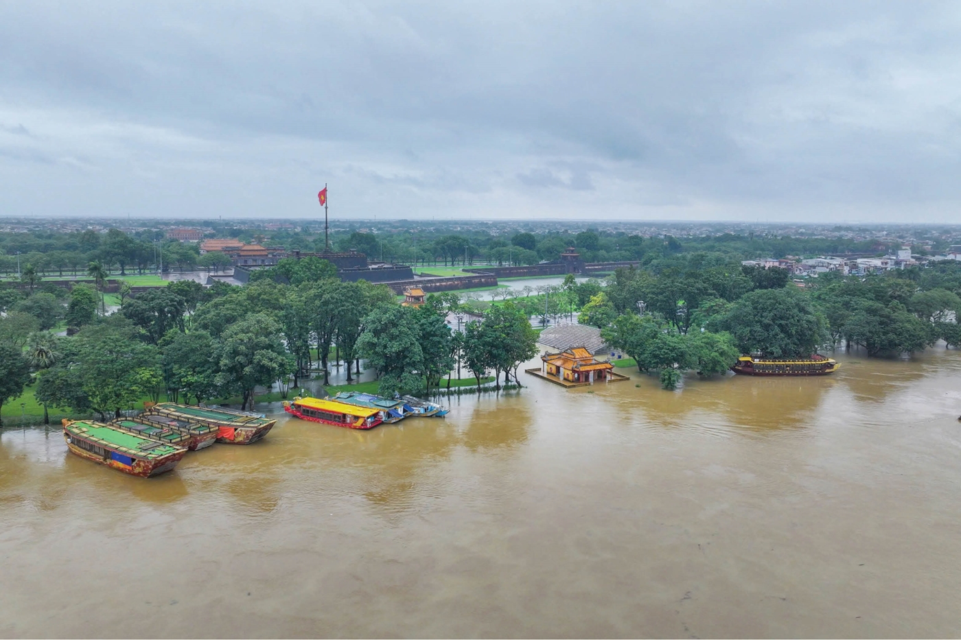 Hue Flood season - The season of love and sharing