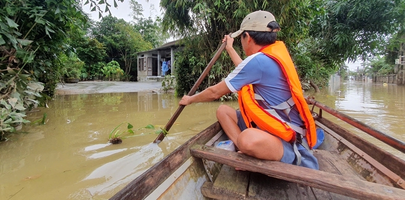 Residents of Kim Tra live with floods