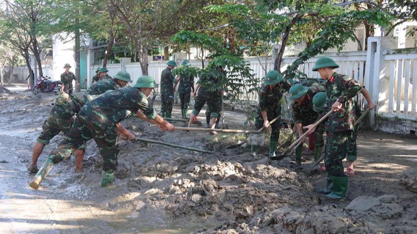 Officers and soldiers of Division 968 left a positive impression on Hue people