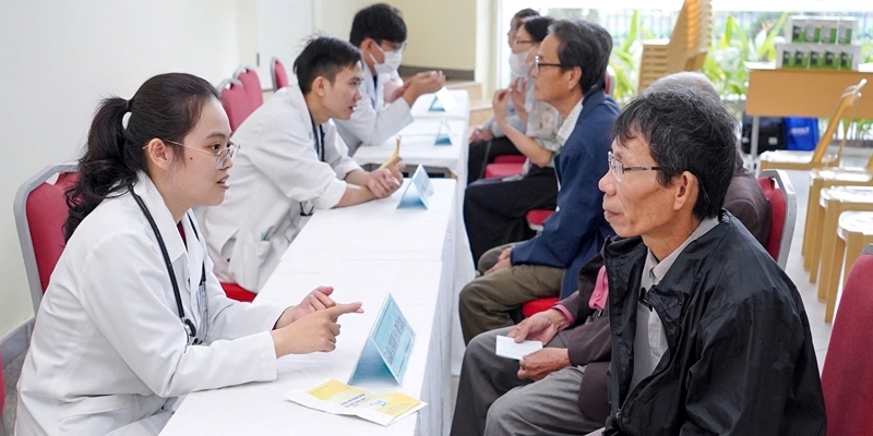 250 patients and their families participate in Diabetes Patient Club meeting