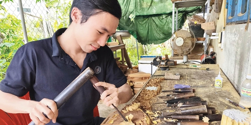 Young craftsman preserves ancient craft