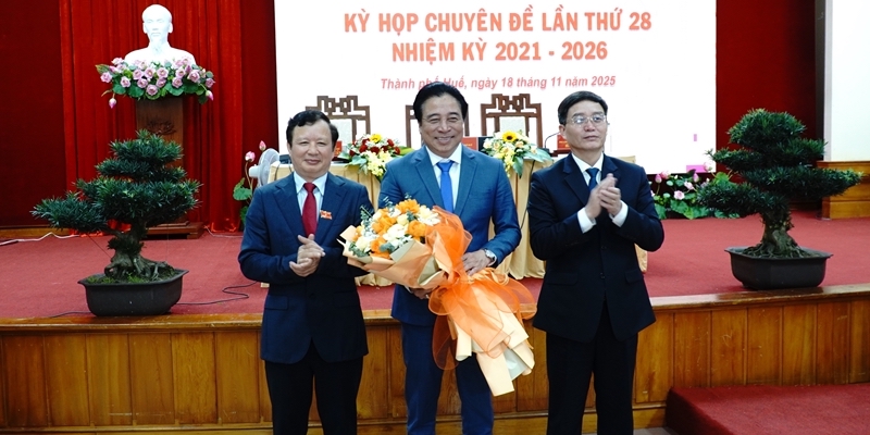 Deputy Secretary of the City Party Committee Nguyen Khac Toan elected as Chairman of Hue City People s Committee