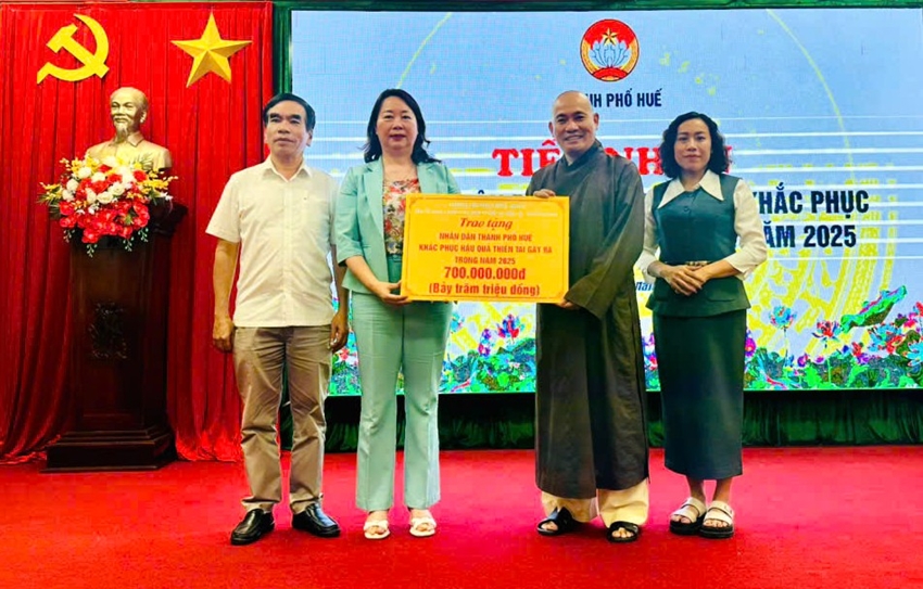 Organizations and businesses continue supporting Hue in overcoming the flood aftermath