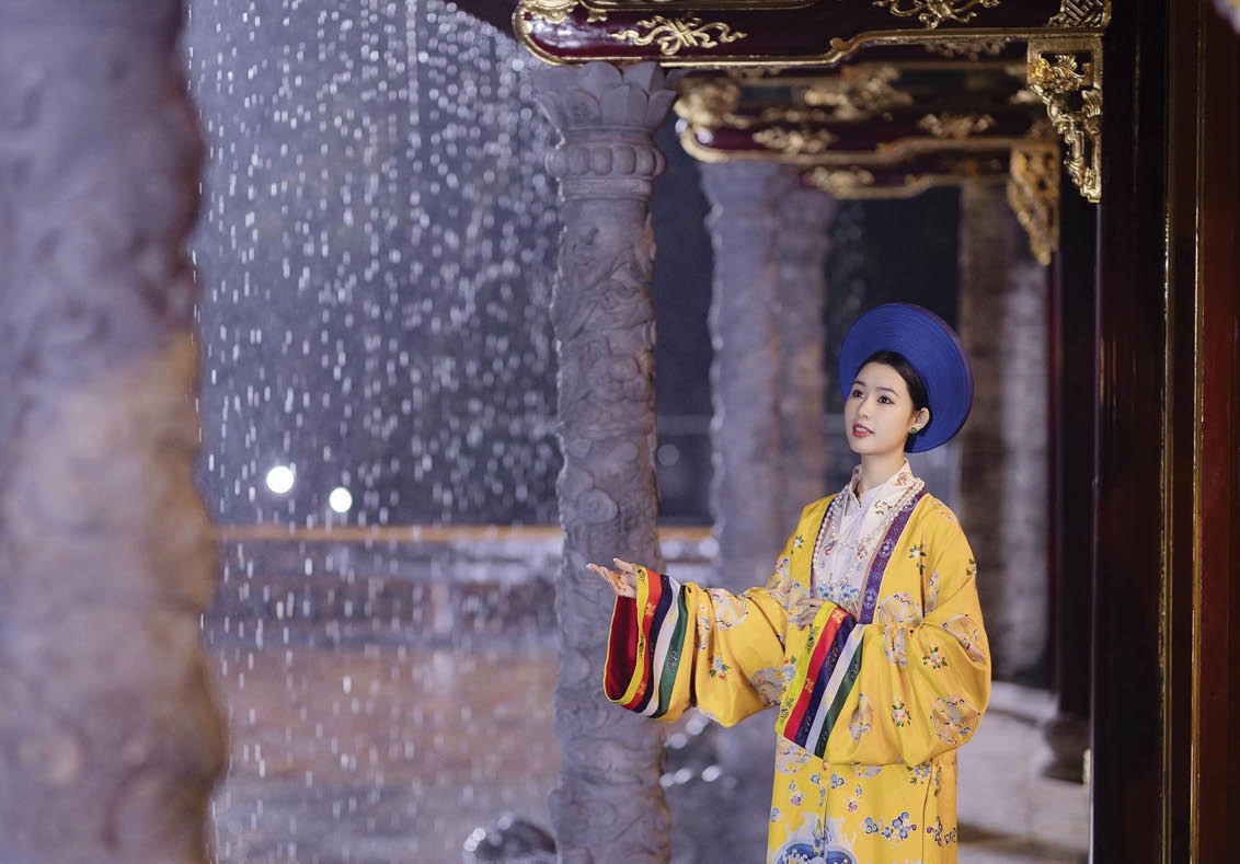 Hue relics on rainy days