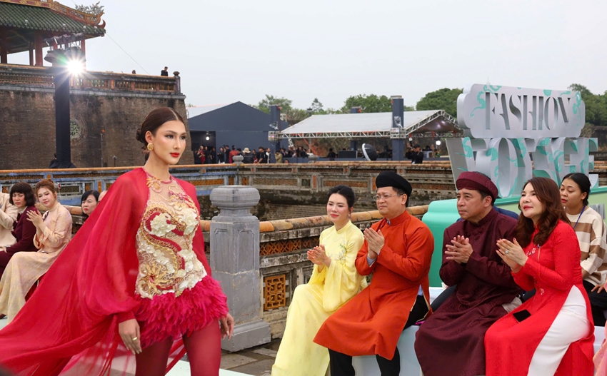 Nearly 80 beauties showcased a collection inspired by Hue Ancient Capital