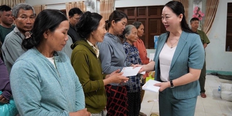 Hue City supports South Central provinces with 11 billion VND to overcome damage after floods