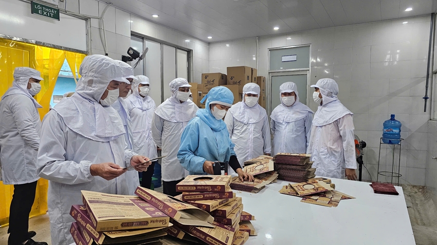 More containers of Hue cakes head to the U S