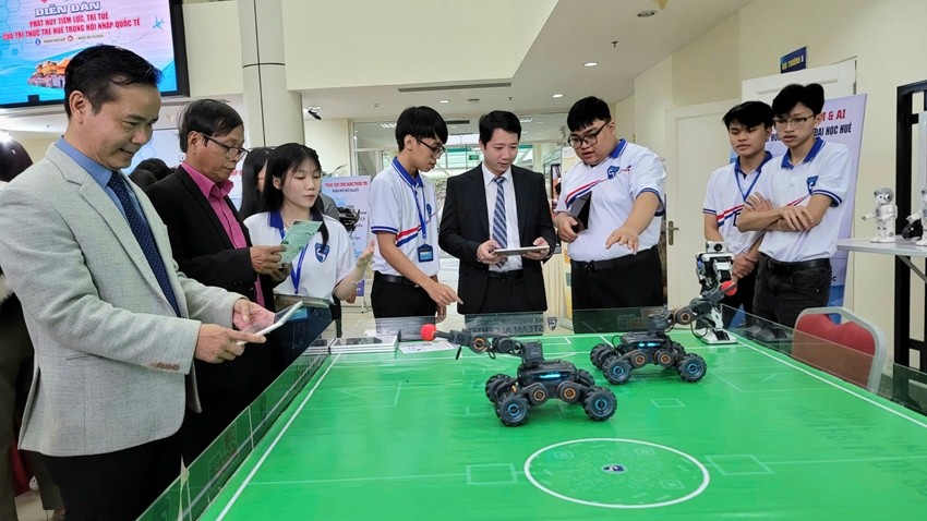 Promoting Hue’s Young Intellectuals to Thrive in Global Integration