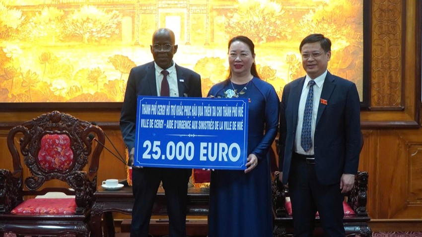 Cergy City provides Hue with 25,000 Euros in support for natural disaster recovery