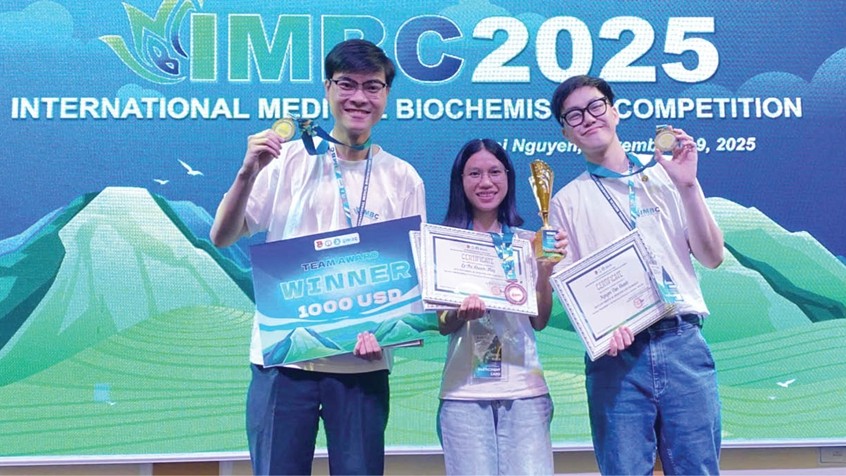 Hue students win the championship at the International Medical Biochemistry Competition