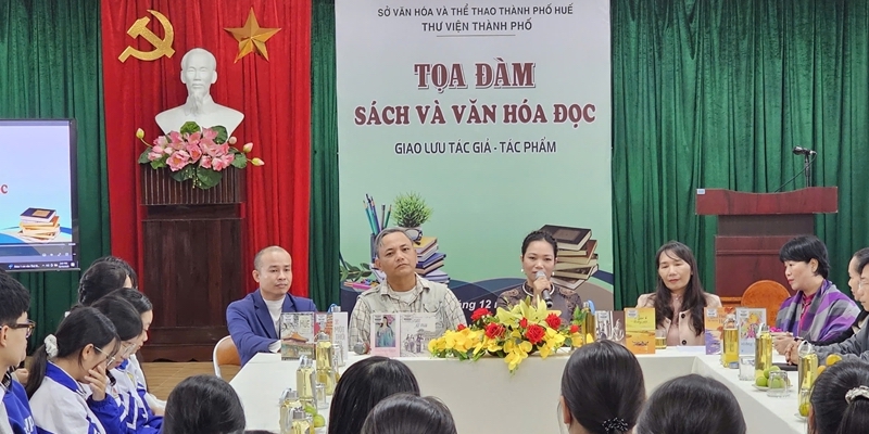 Hue writers inspire students to read