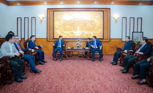 Chairman of Hue City People’s Committee Nguyen Khac Toan meets with Carlsberg Vietnam Trading Co , Ltd