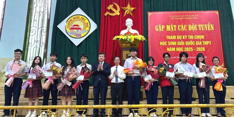 Departure ceremony for teams competing in national excellent student competition in 2025 - 2026 academic year