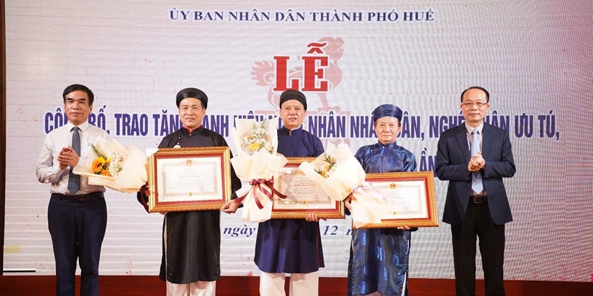 Honoring artisans and outstanding rural industrial products