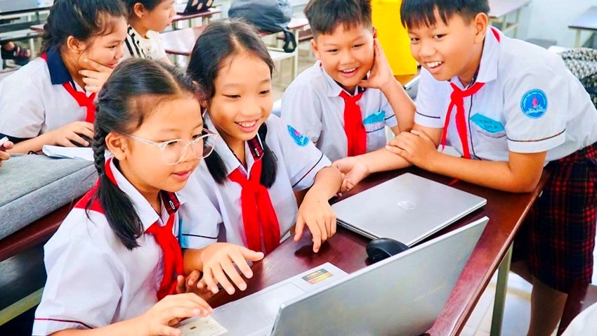 Digital Citizenship Skills Education at Primary Schools