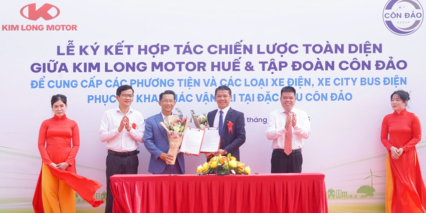 Electric buses from Hue put into operation in Con Dao
