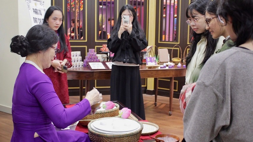 Year-end Experiences with Handicraft Products