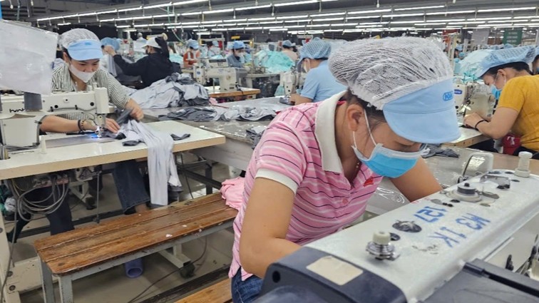 Hue businesses offer record Lunar New Year bonuses of over 324 million VND employee