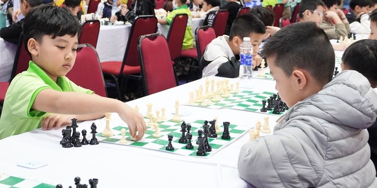 Over 400 athletes compete in Hue City Open Youth Chess Tournament