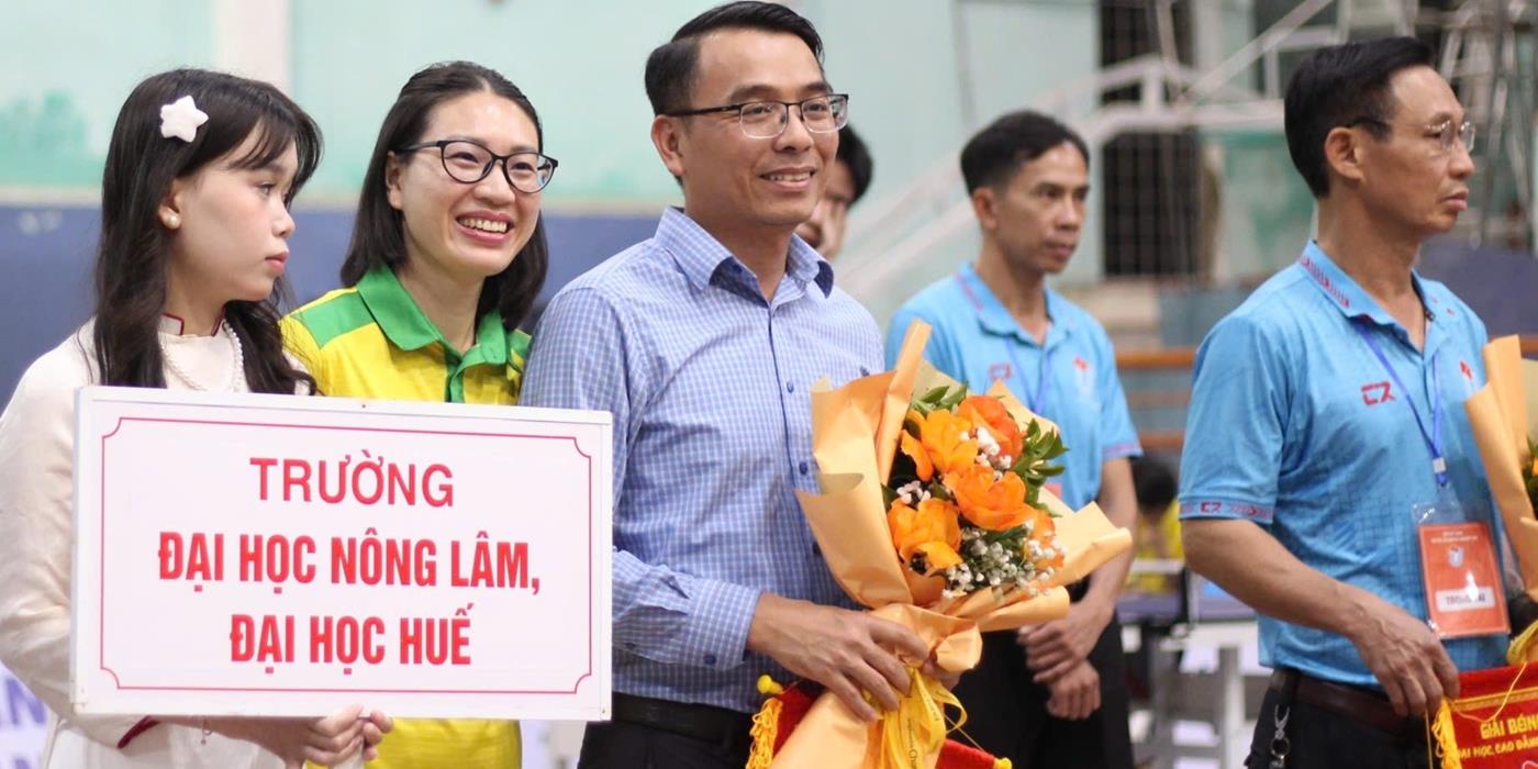 Kick-off of the 2025 Hue Universities and Colleges table tennis tournament