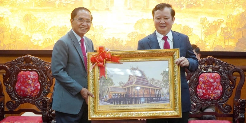 Delegation of Salavan Provincial People’s Council visits and extends Lunar New Year greetings to Hue City