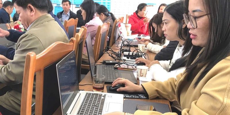 Equipping teachers at ethnic minority boarding schools with AI application and STEM education skills