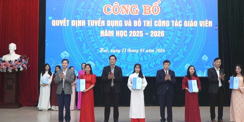 Presenting recruitment decisions to 140 teachers