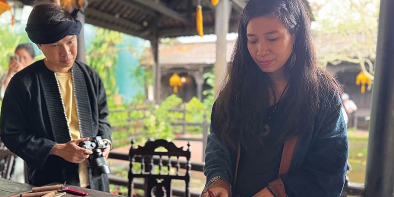 Awakening the beauty of dó paper and beeswax