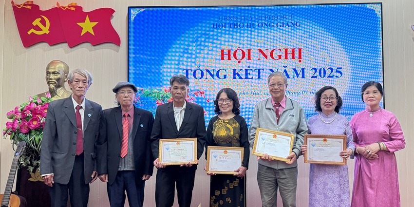 Huong Giang Poetry Association continues to accompany Hue’s cultural life