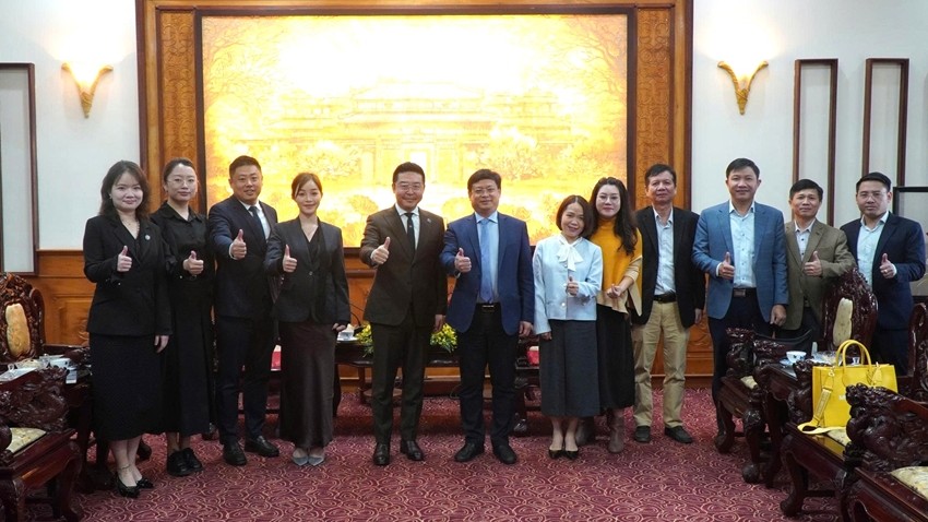 China Pacific Construction Group holds discussions on investment cooperation orientations in Hue