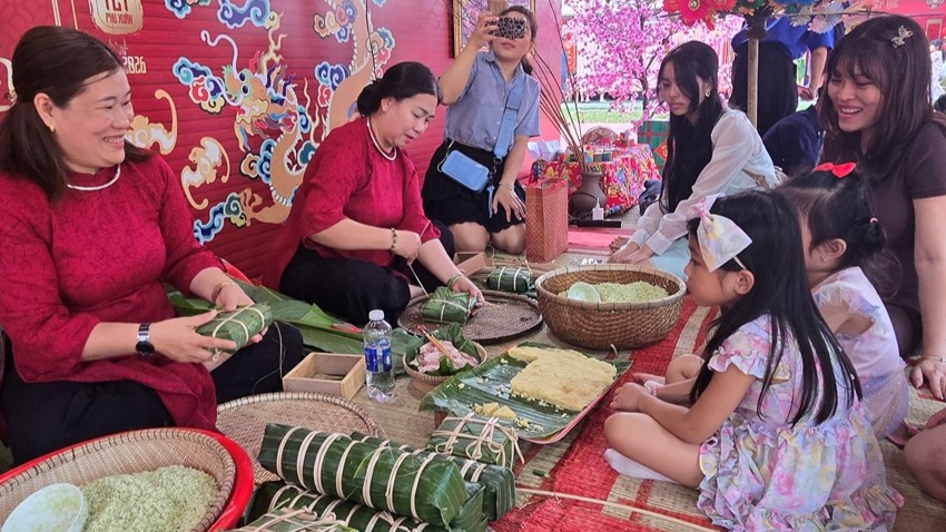 “Colors and Flavors of the Ancient Capital” Festival Kicks off in Phu Xuan