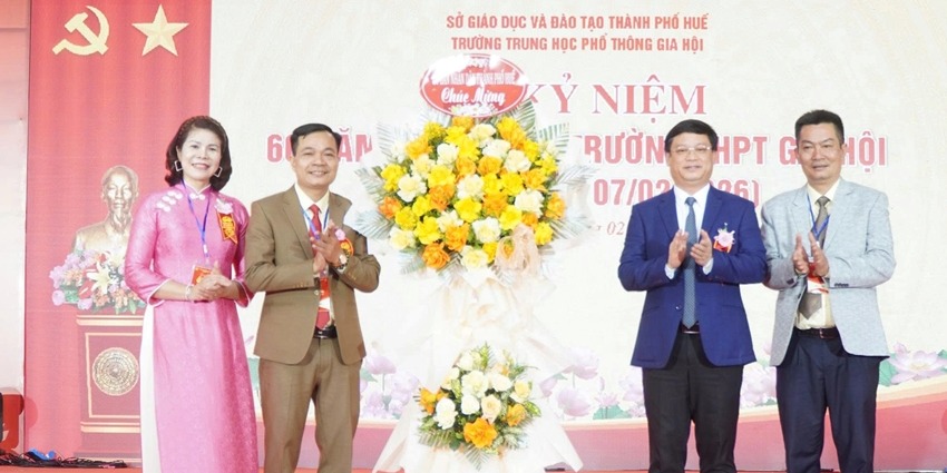 Gia Hoi High School celebrates its 60th anniversary