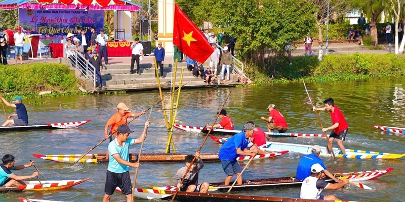 Tet in the countryside of the Tiled-roof Bridge