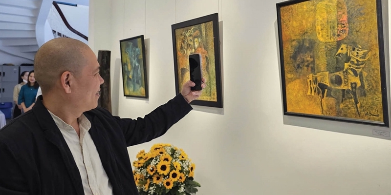 Emotions in horse paintings for the Year of Binh Ngo