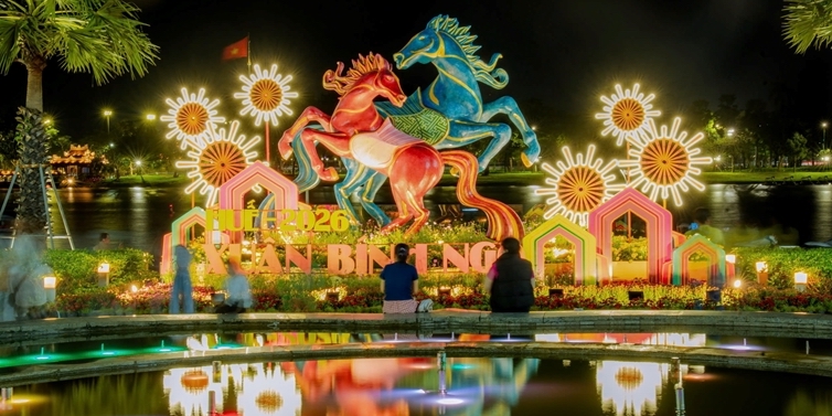 Floral street space enchants spring revelers