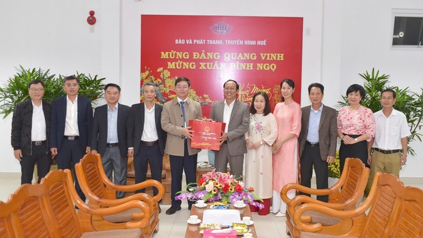 City leaders visit and extend Lunar New Year greetings to agencies ahead of New Year’s Eve