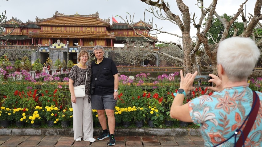 Hue Draws Visitors from Near and Far for Springtime Travel