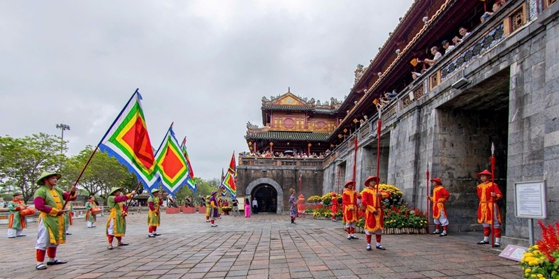 Spring Outing in Search of the Old Royal New Year