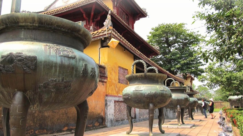 Hue’s yellow apricot blossom… snubbed by the emperor