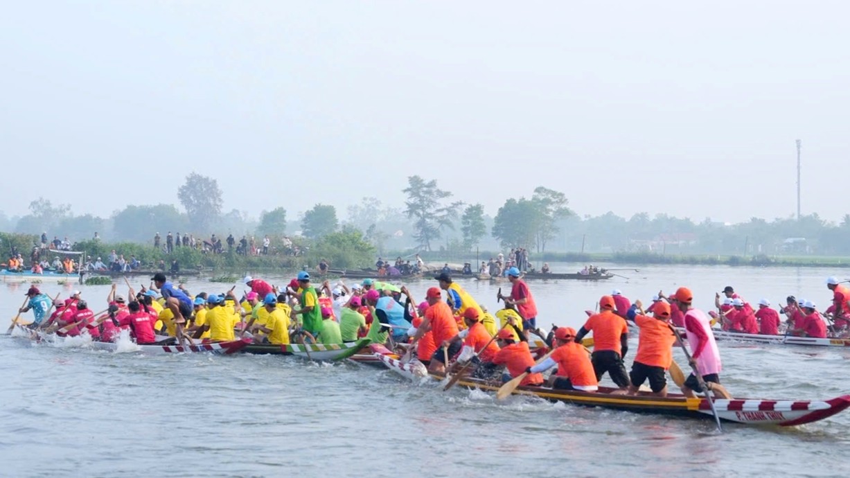Thousands Cheer at the 1st Huong Thuy Ward Boat Racing Festival - 2026