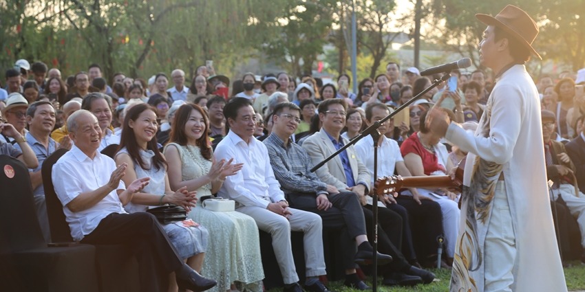 “Afternoon in My Homeland” in remembrance of the late musician Trinh Cong Son
