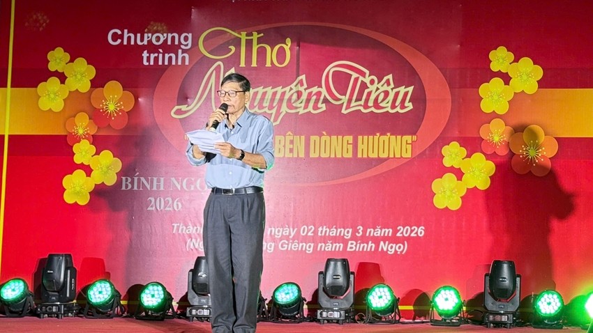 Poetic Emotions Spread Through the First Full Moon Poetry Night Titled “Spring by the Huong River”