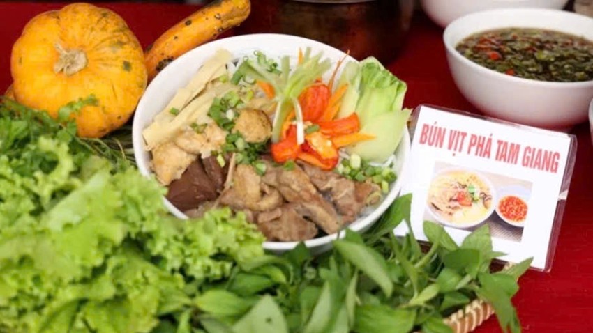 Honoring the Founding Ancestor of Van Cu Rice Noodle Village