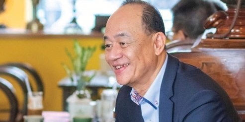 Albert Antoine Traveling far to bring the world back home