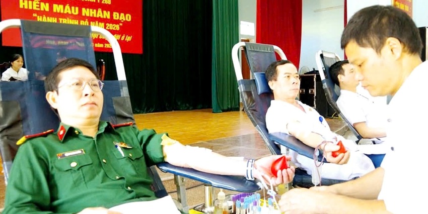 More than 130 officers, soldiers and staff of Military Hospital 268 donate blood