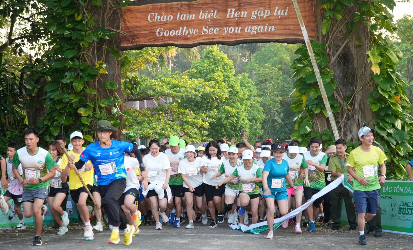 Over 700 Runners Participate in “Conquering Bach Ma Peak” Marathon