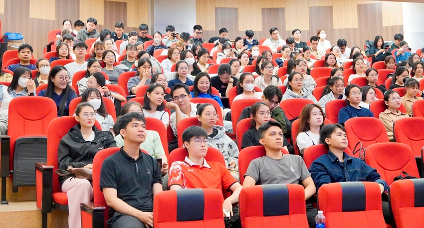 Career orientation for medical and pharmacy students graduating in 2026