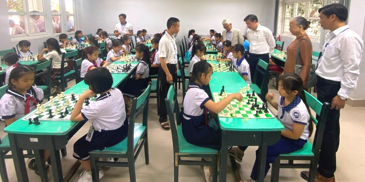More than 200 primary school students compete in Huong Giang Chess Cup