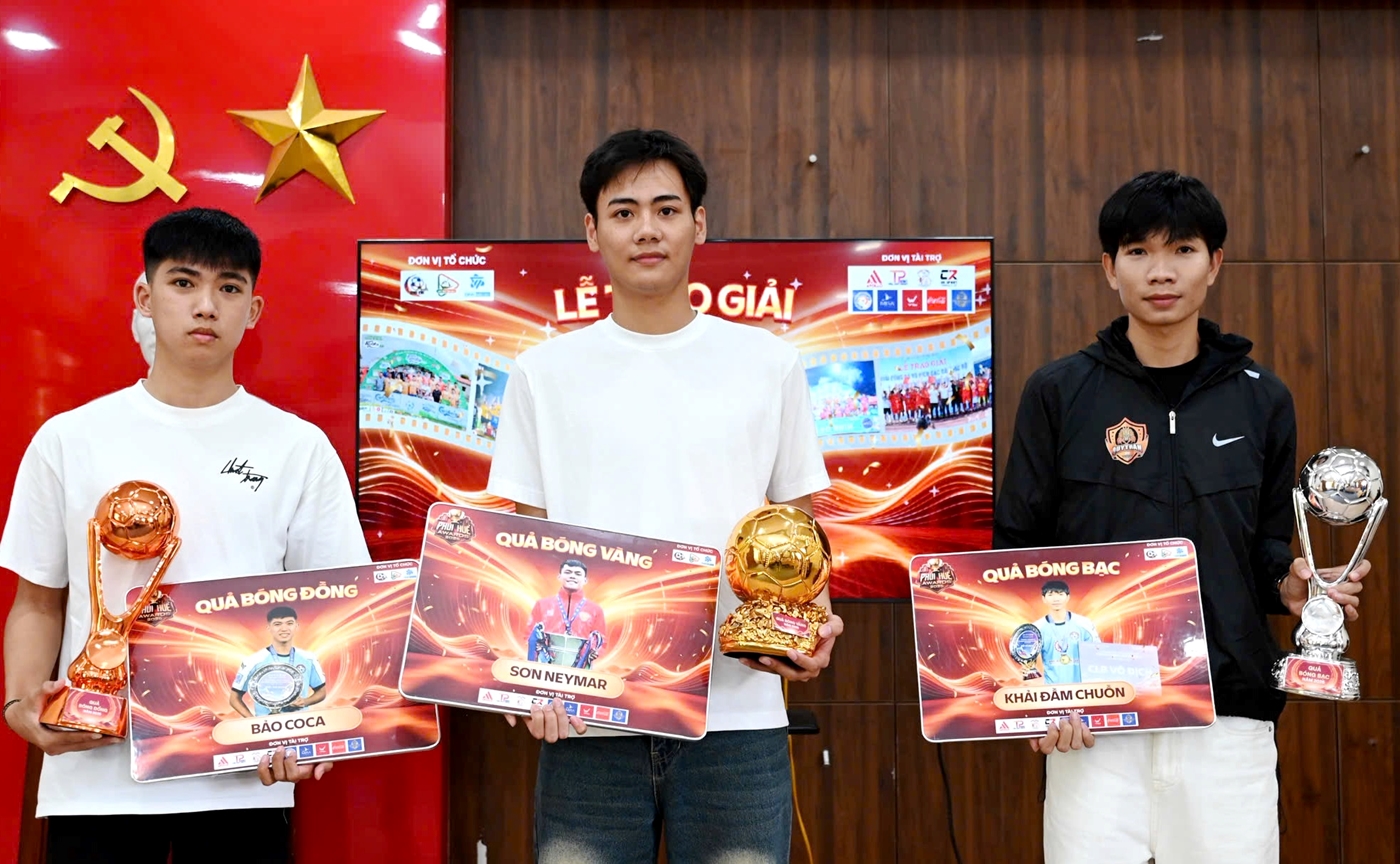 Honoring outstanding players of amateur “freestyle” football